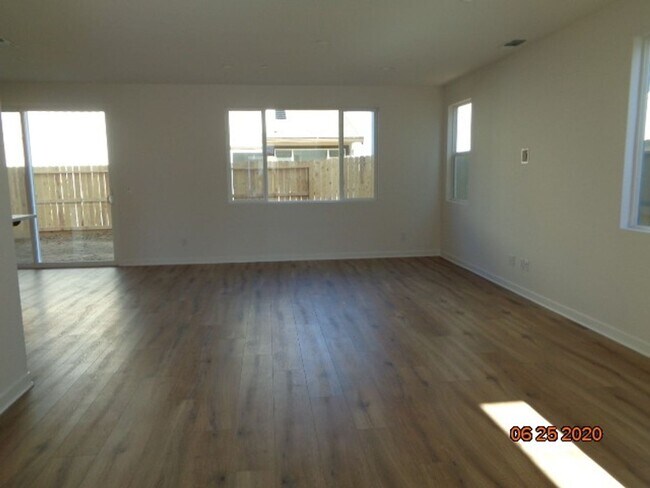 Building Photo - 519 Datura Dr