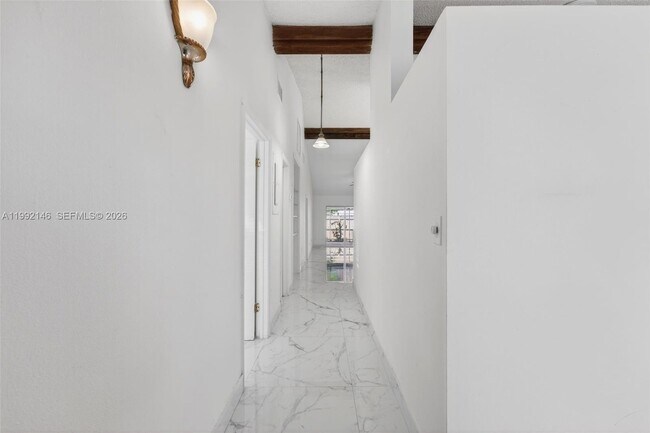 Foto del edificio - 10351 Juniper Ct