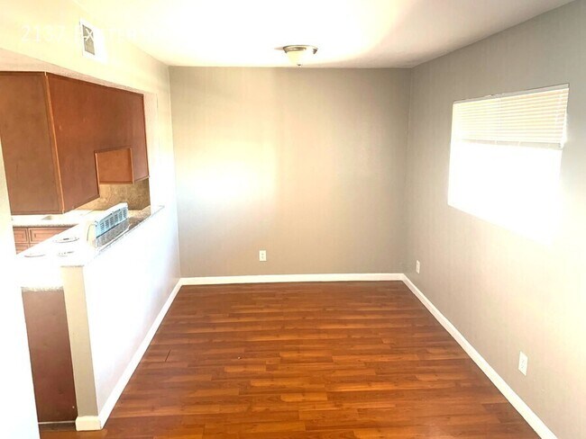 Building Photo - 2137 Exeter Dr