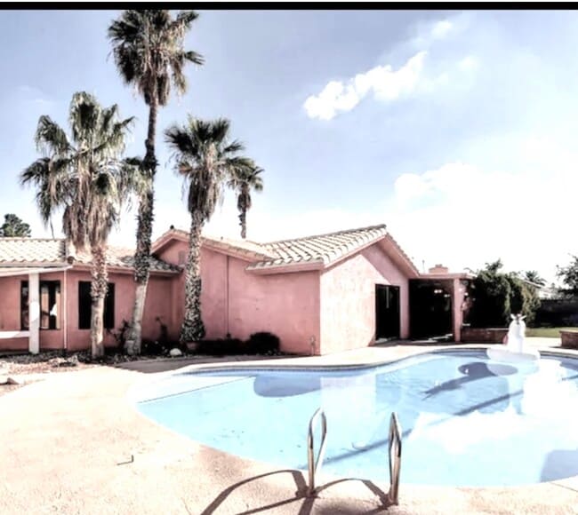 Building Photo - 6880 Edna Ave