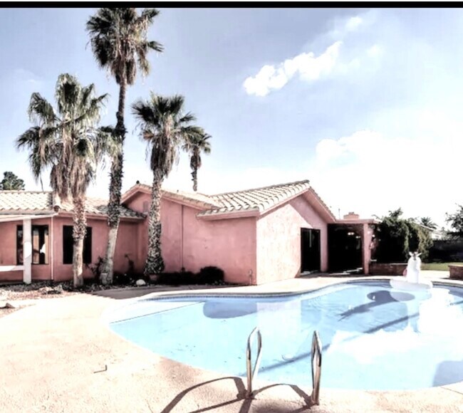 Foto del edificio - 6880 Edna Ave