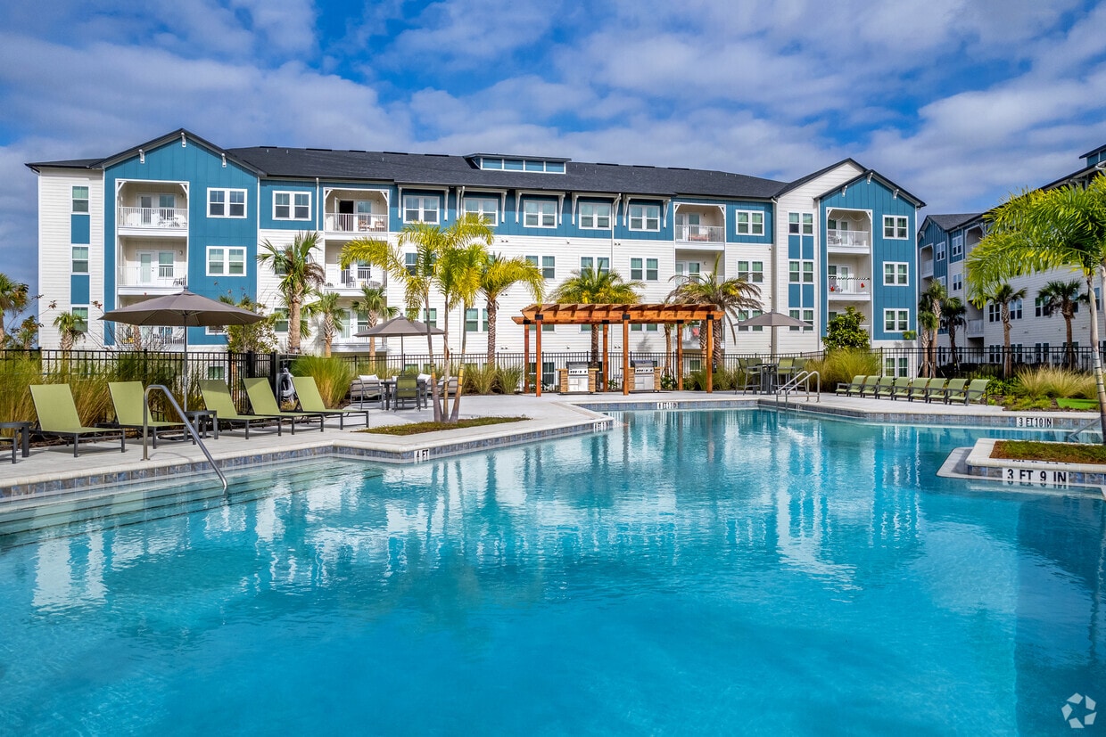 Trevesta Place Apartments in Palmetto, FL