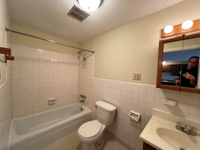 Building Photo - 39 Dinan Dr