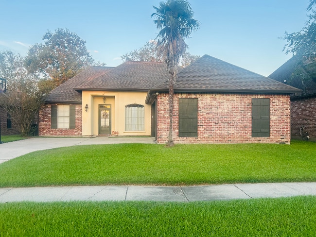 Building Photo - 18317 Three Bars Dr
