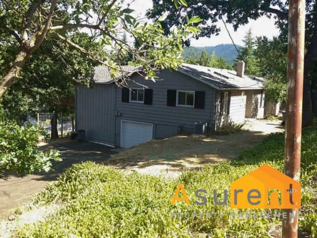 Building Photo - 3-Bedroom/2-Bathroom Home with Amazing Vie...