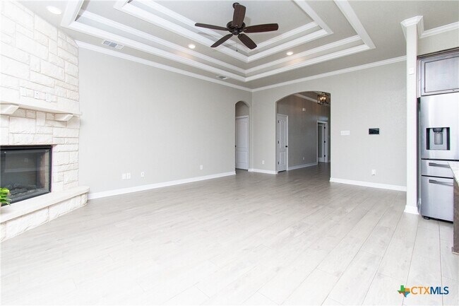Building Photo - 8803 Grand Oaks Ln