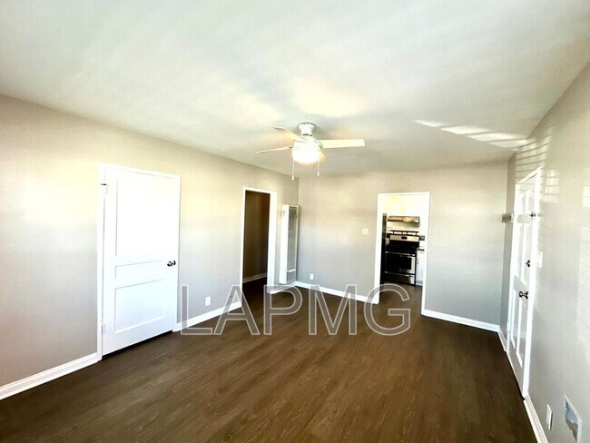 Foto del edificio - 2312 Ocean Park Blvd