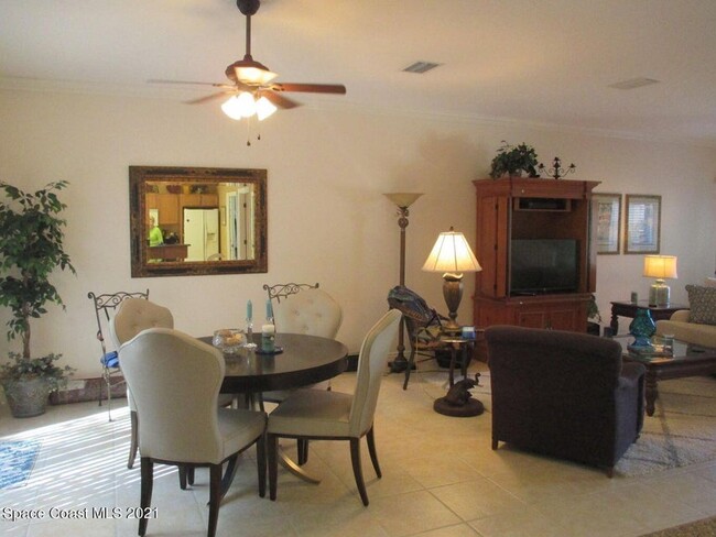 Dining Area - 630 Cedar Side Cir NE