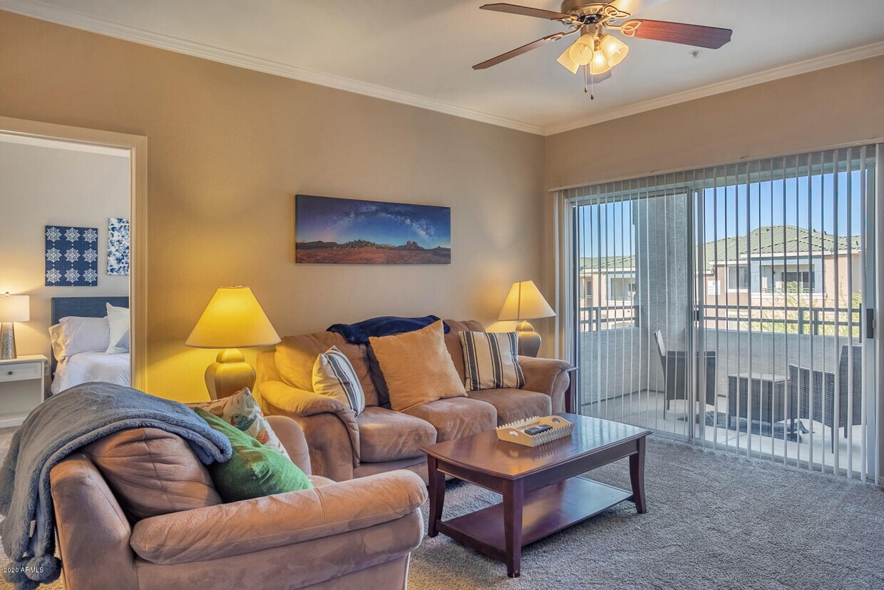 Foto principal - 5345 E Van Buren St