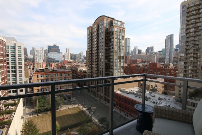 Building Photo - 549 W Huron St