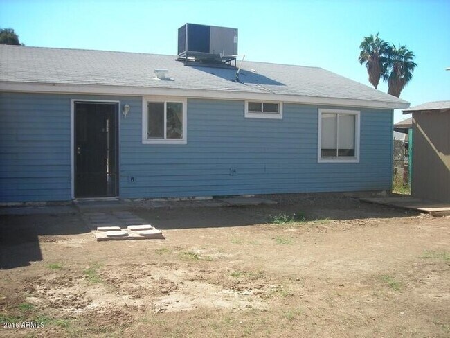 Building Photo - Spacious and Beautiful 4 bedroom/ 2 bath H...