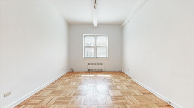 Foto del edificio - 67-30 Clyde St