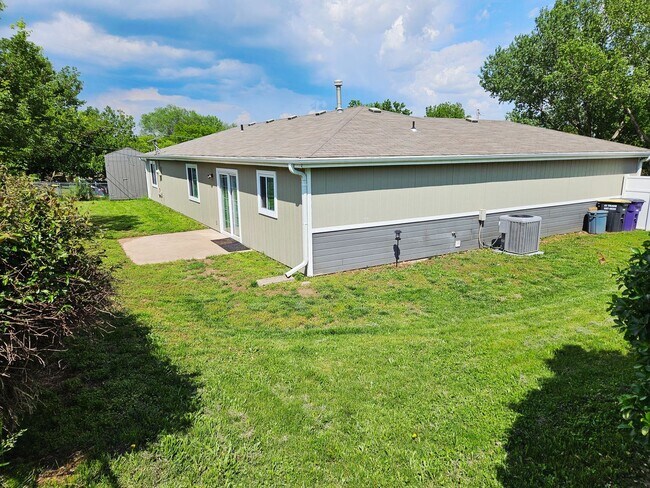 Foto del edificio - Gorgeous Corner lot Home for Rent!
