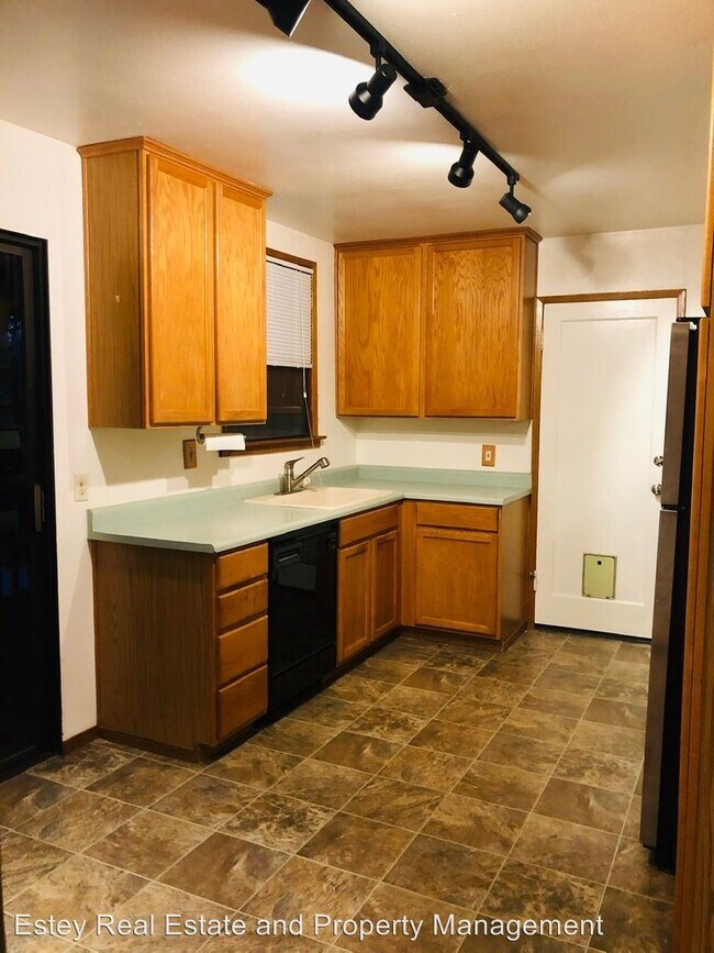Building Photo - 2 br, 1 bath House - 40 Hillcrest