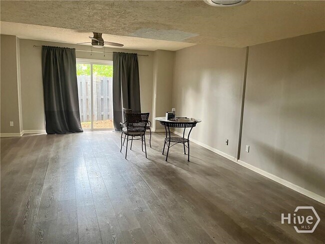 Foto del edificio - 46 Knollwood Cir