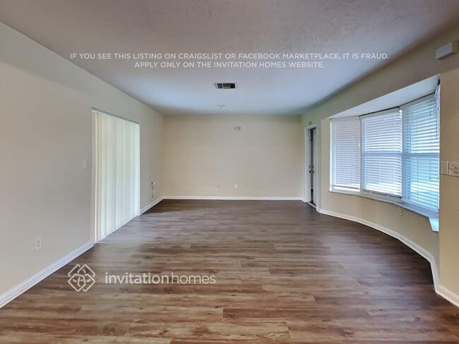 Foto del edificio - 8006 NW 43rd St