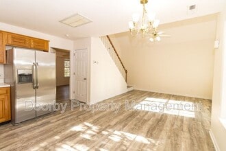 Building Photo - 1004 Roselawn Dr