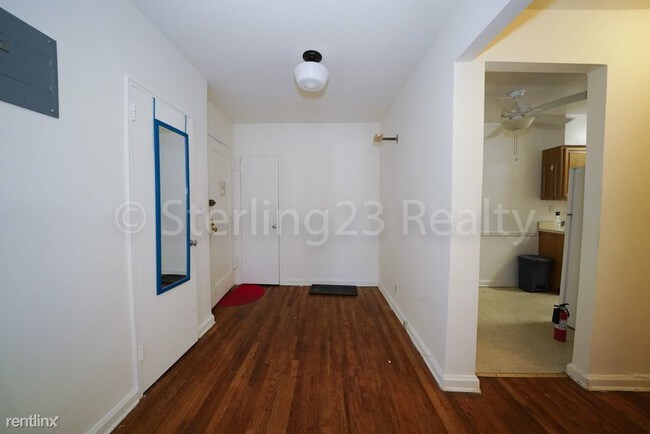 Building Photo - 1 br, 1 bath Apartment - 2506 30th Dr
