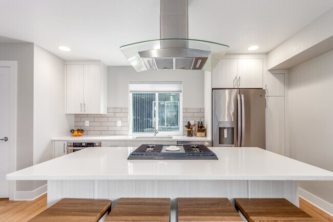 Foto del edificio - 4925 Lowell Blvd