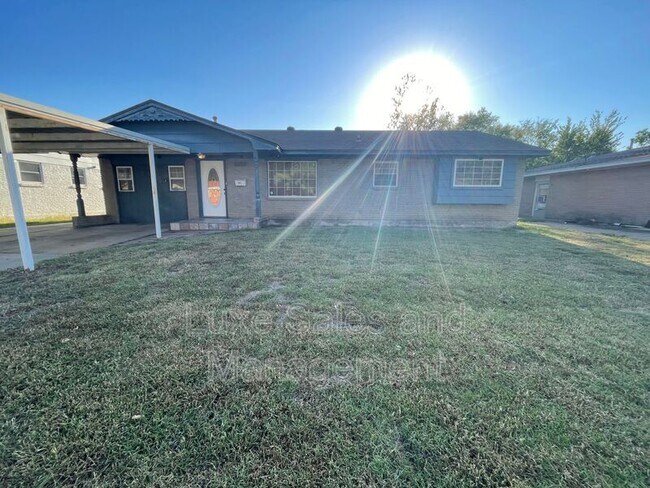 Building Photo - 1116 Harrington Dr