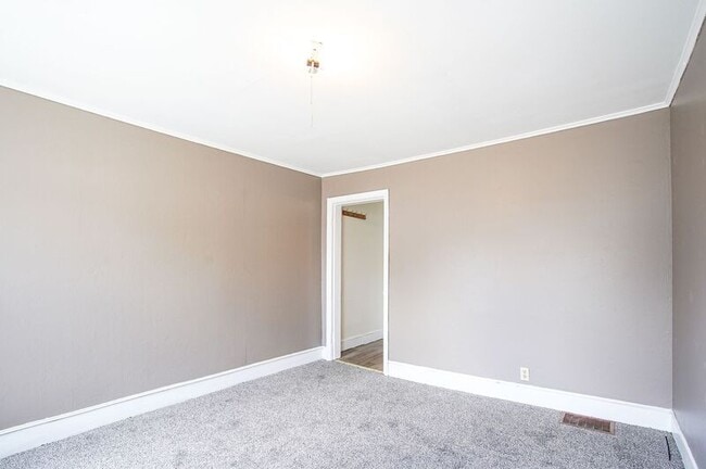 Building Photo - 32 Joy St