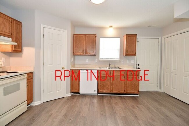 Building Photo - Price Reduction! Spacious 3 Bedroom 1.5 Ba...