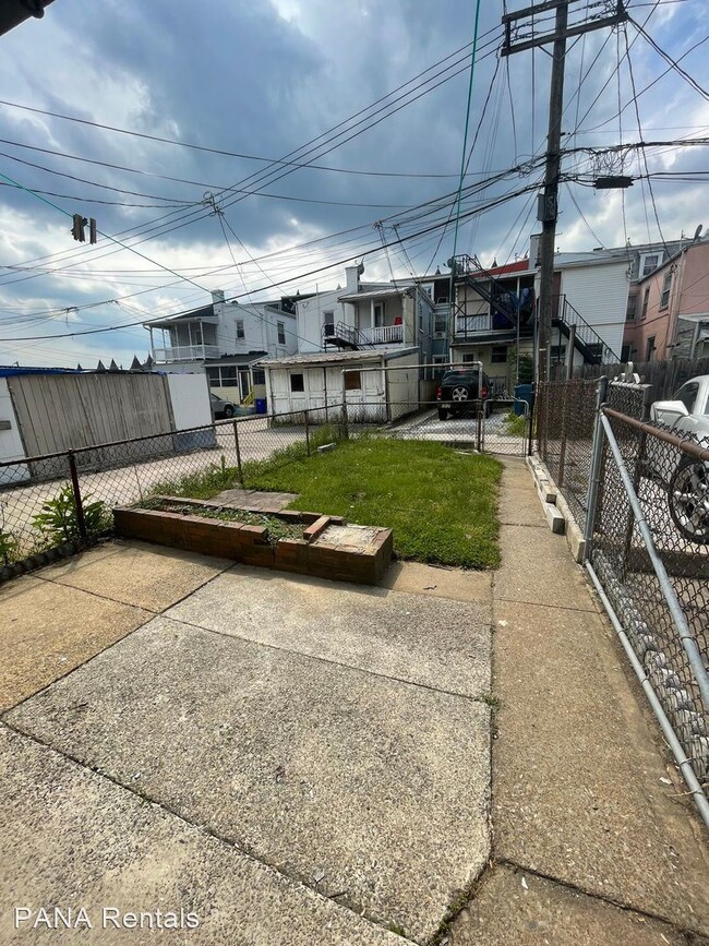 Building Photo - 4 br, 1 bath House - 1024 Church St