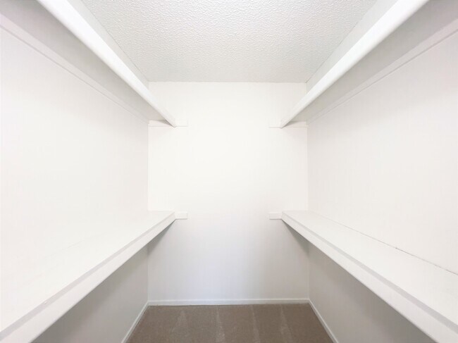 2BD 2BA - Dormitorio 1 Armario - Sandhurst Apartments
