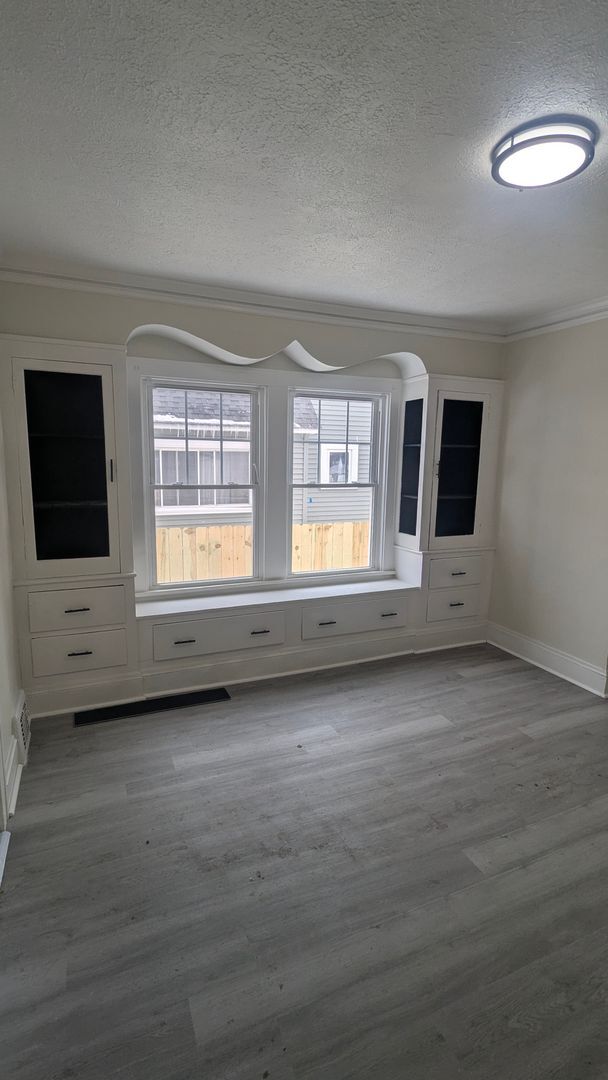 Foto del edificio - 3049 W 116th St