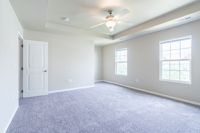 Building Photo - 6879 Daniel Defoe Dr