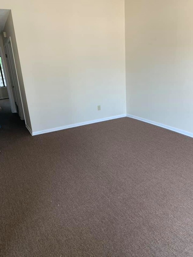 Living room - 367 Beverly St