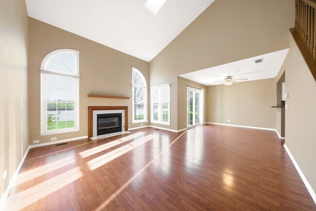Foto del edificio - Elgin Two Bedroom with Loft and Two Car Ga...