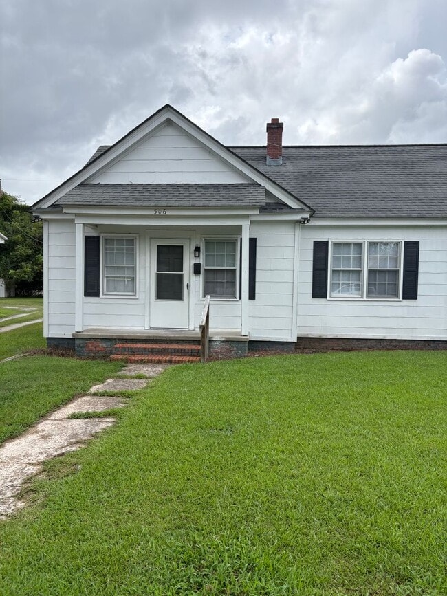 Building Photo - 506 Watson Ave