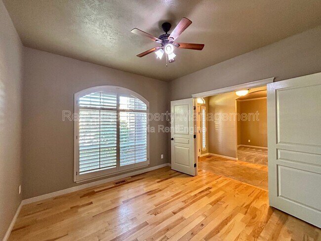 Foto del edificio - 2253 W los Flores Dr