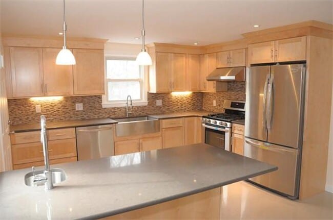 Building Photo - 4-bed SFH Newton