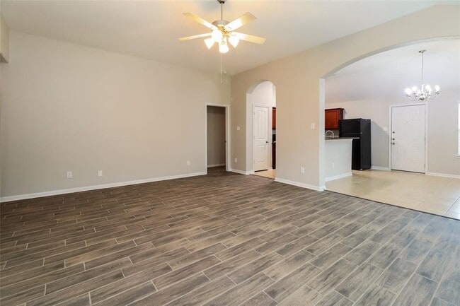 Building Photo - 17239 Glen Oaks Dr