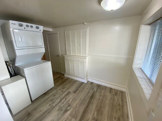 Foto del edificio - 245-249 Walnut Street