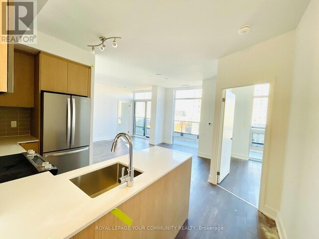 Photo du bâtiment - 1350 Ellesmere Rd