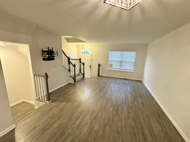 Building Photo - 20200 Brookview Square