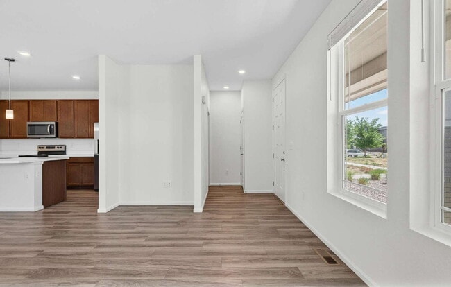 Building Photo - Beautiful 3 bed, 3 bath townhome in the lovely Painted Prairie Community!