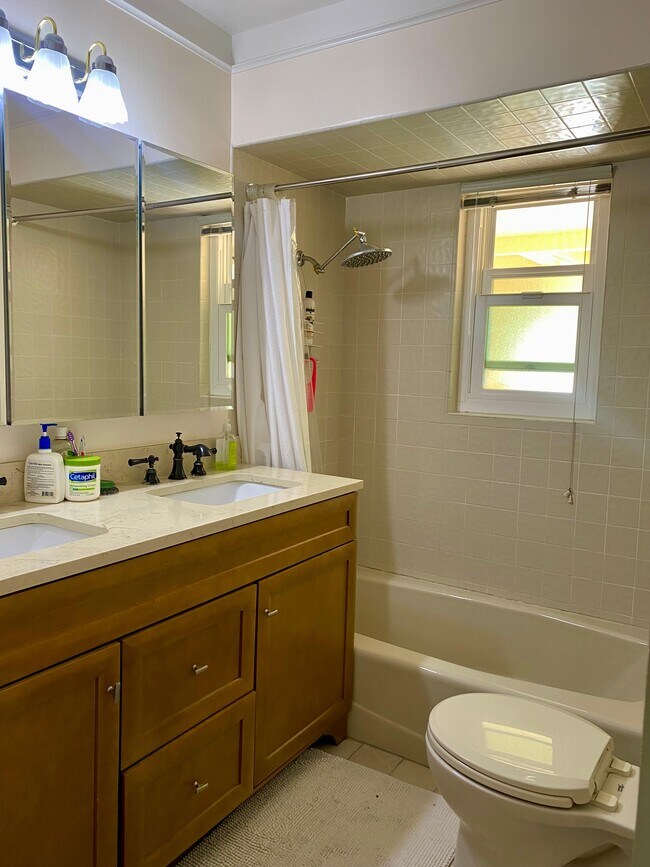 Foto del edificio - 1609 Blossom Hill Rd