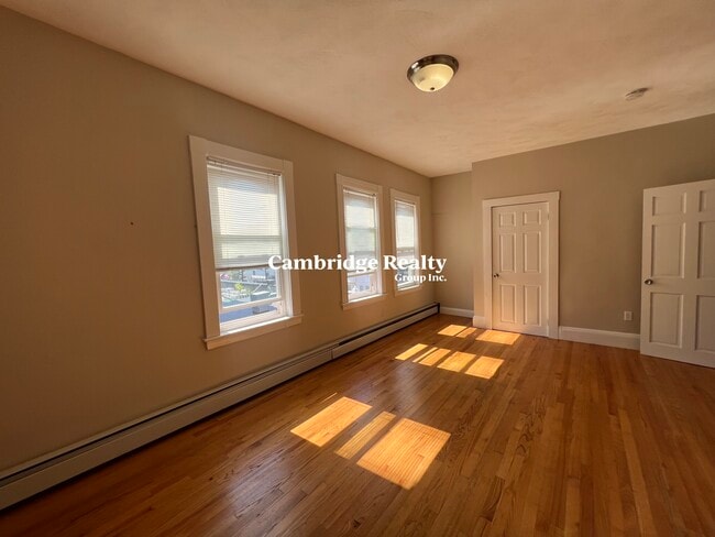 Building Photo - 515 Medford St