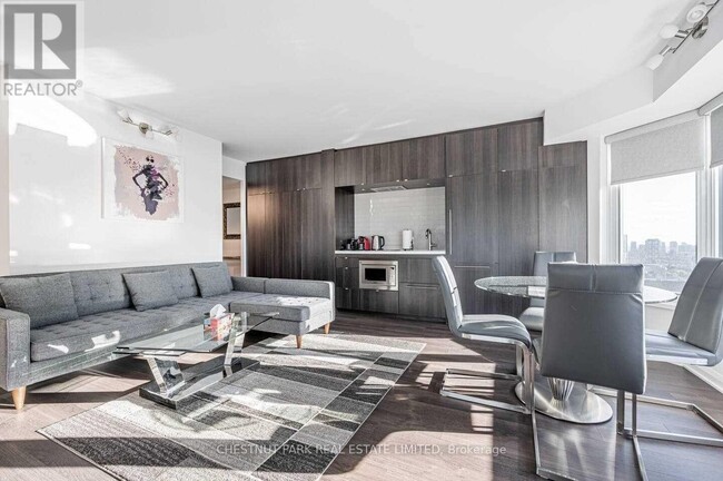 Building Photo - 155 Yorkville Ave