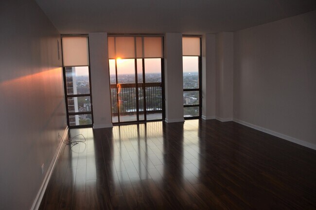 Foto del edificio - 1660 N LaSalle Dr