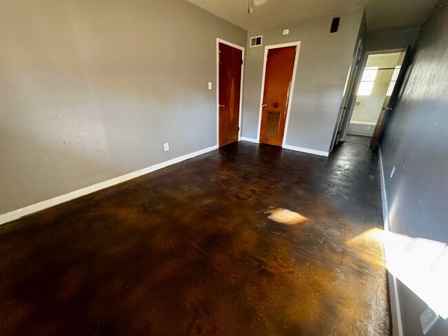 Building Photo - 409 Park St