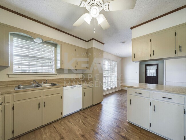 Foto del edificio - Beautiful 3 bedroom, 2 bathroom home avail...