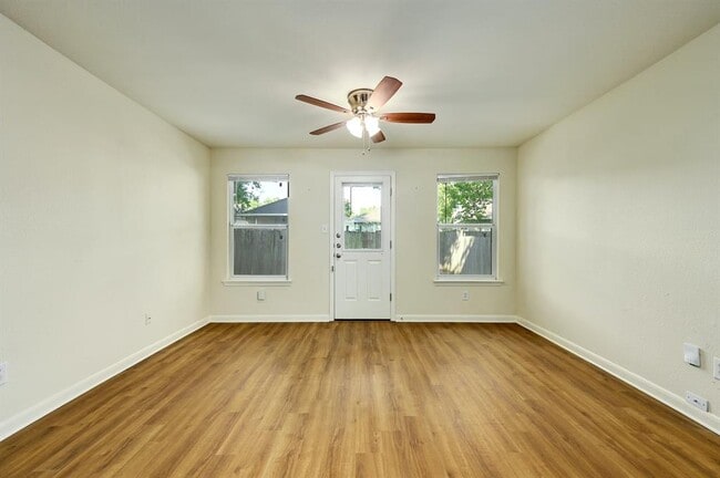 Building Photo - 1531 Parkfield Cir