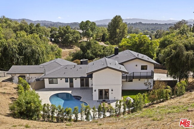 Building Photo - 1131 Rancho Dr