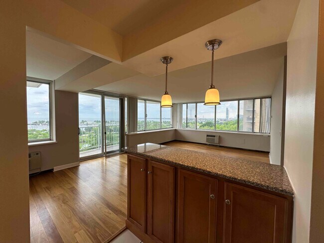 Foto del edificio - 1626 N Prospect Ave