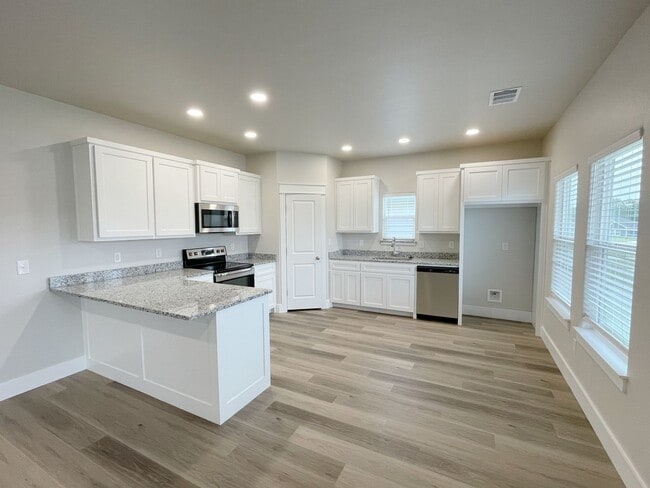 Building Photo - Beautiful 3/2 home in convenient location
